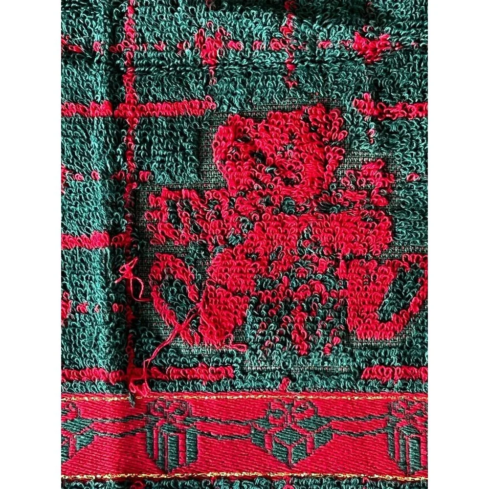 Vintage Christmas Bear Towel Set Of 3 With Gift Motif In Green & Red